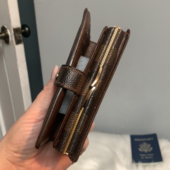 2009 authentic Louis Vuitton kisslock wallet in DE - Picture 3 of 16